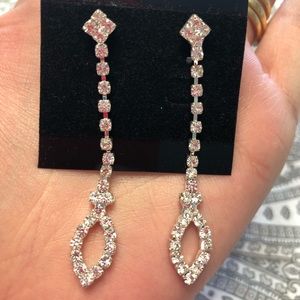 ⬇️ 🌴5 for $20🌴 simple rhinestone with tear drop